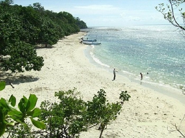 https://liburananak.com/images/holiday_spots/image_5bf7be5899c5e_liburananak_pantai-muara-gembong_%281%29big.jpg