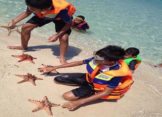 Belitung Family Trip #3 - Day 2 (Part 1) : Day Full of Beaches