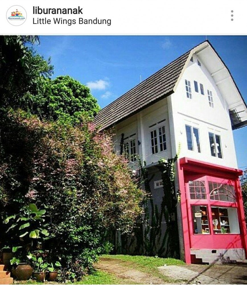 Little Wings Cafe and Library Bandung